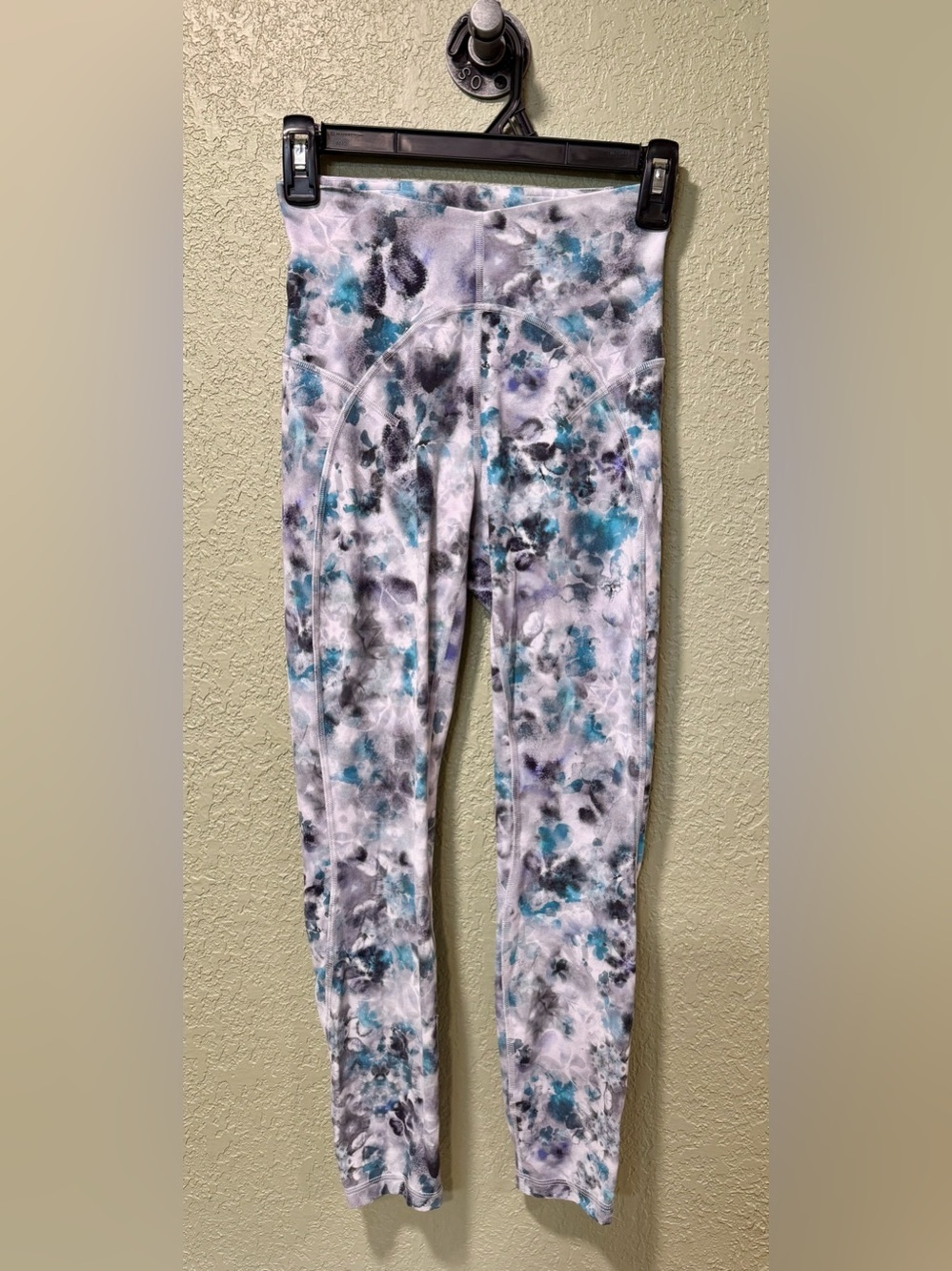 Lululemon Leggings - Teal, Gray & White size 4